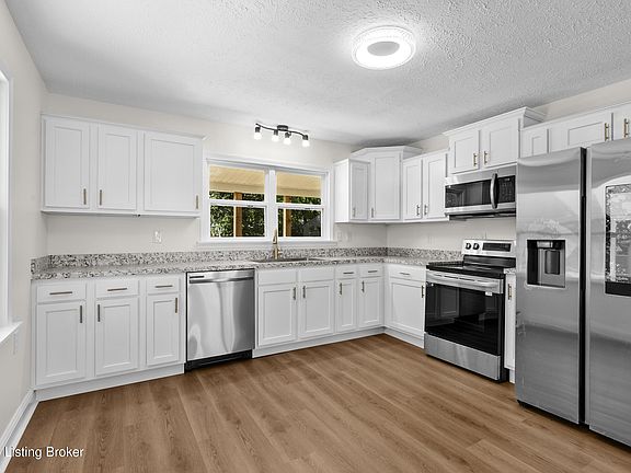 4th image of 700 Iroquois Ave