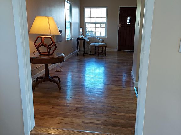 2nd image of 2515 N Buena Vista St