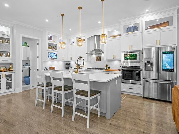 3rd image of 4441 Emily Carr Pl