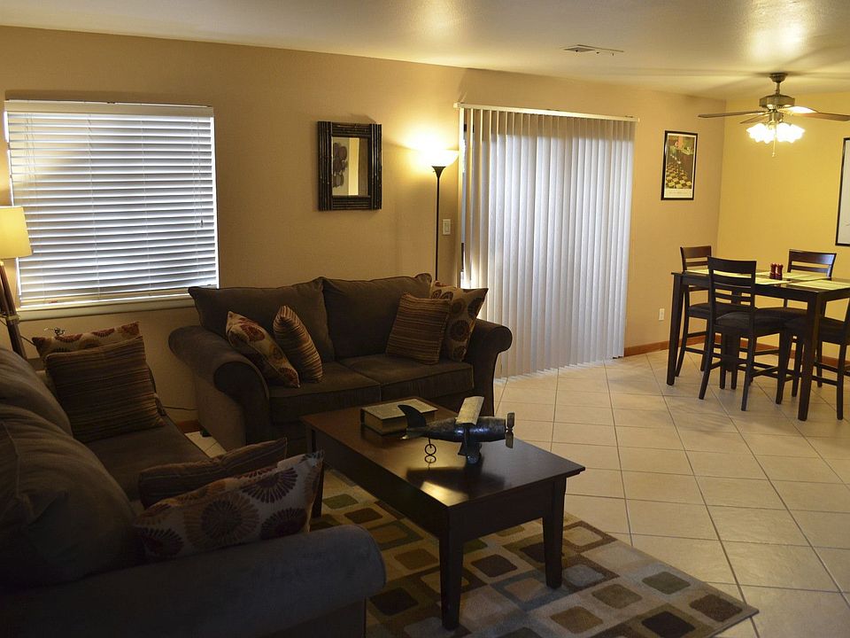Living room at entrance