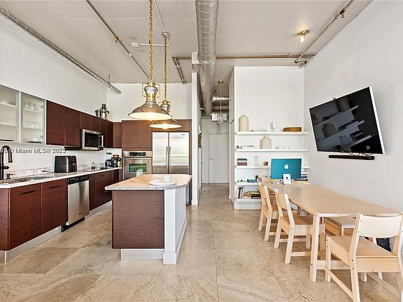 5th image of 3029 NE 188th St APT 815