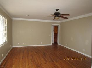 215 S Mackenzie Ave, Stinnett, TX 79083