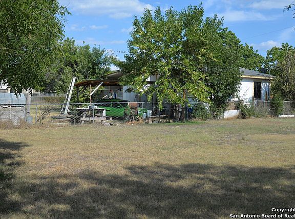 4th image of 543 Baltzell Ave