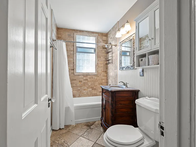 181 Amazon Pl — Photo 18