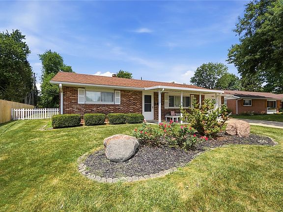 3rd image of 203 Brookside Dr