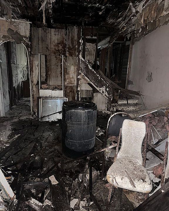 2nd image of 327 W Oak St