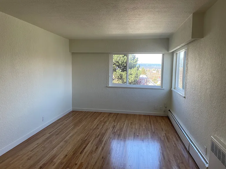 1925 Maple St #8 — Photo 12