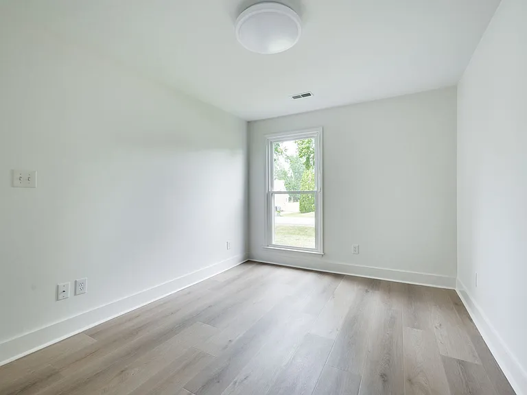 520 Riverview Dr — Photo 37