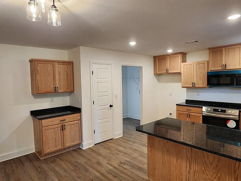 110 Eastlake Dr — Photo 22
