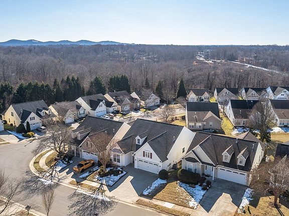 5th image of 403 Legacy Oaks Cir