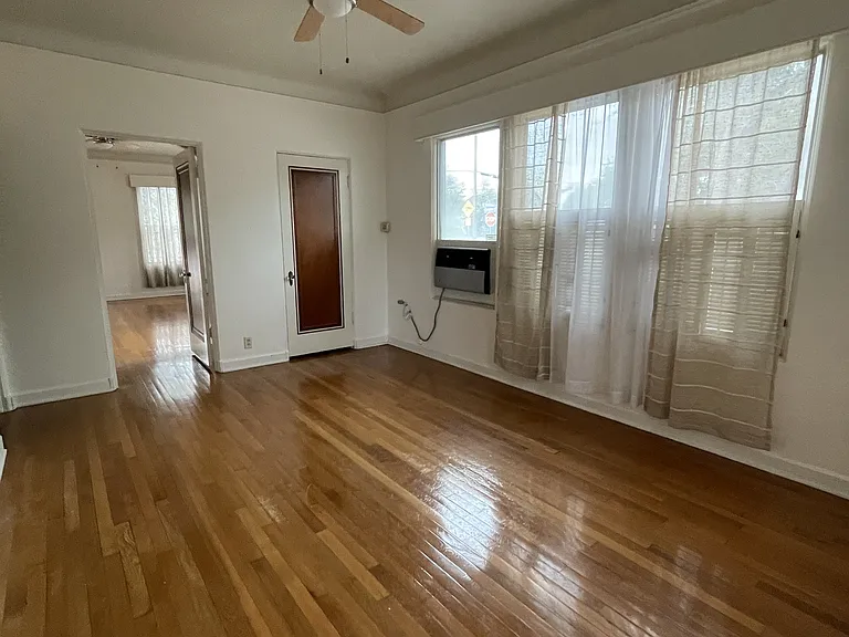 326 E Mistletoe Ave #1 — Photo 5