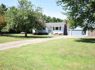 1631 Greenbriar Dr, Metamora, IL 61548