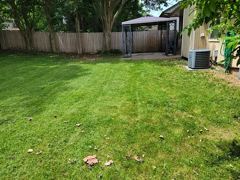 307 SE Greystone Dr — Photo 6