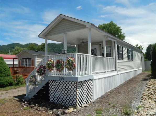 219 Pike Point, Waynesville, NC 28785