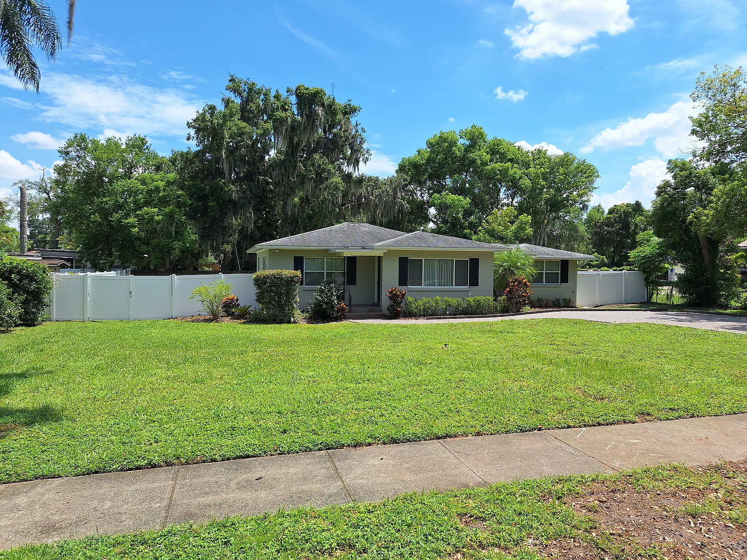 3 bed, 1500 sqft, $2,300 — Photo 2