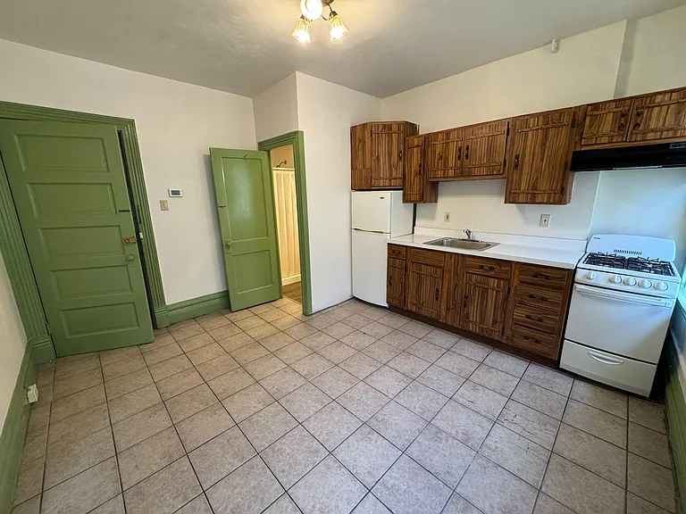 359 Stratford Ave #2B — Photo 3