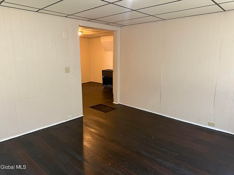 3rd image of 101 Madison Street