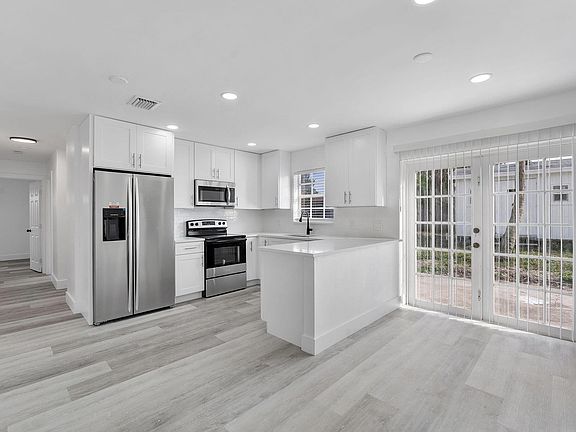 4th image of 210 NE 6th St
