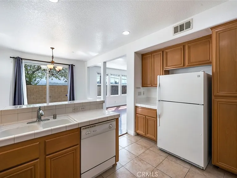 4544 Filson St — Photo 8
