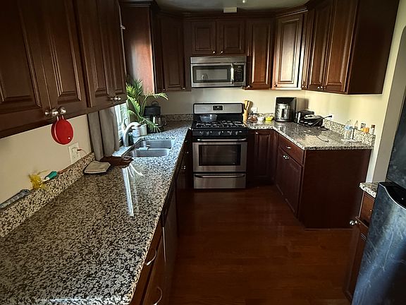 Kitchen with eating area