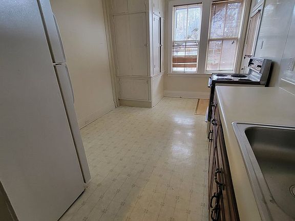 3rd image of 562 Atlantic Ave