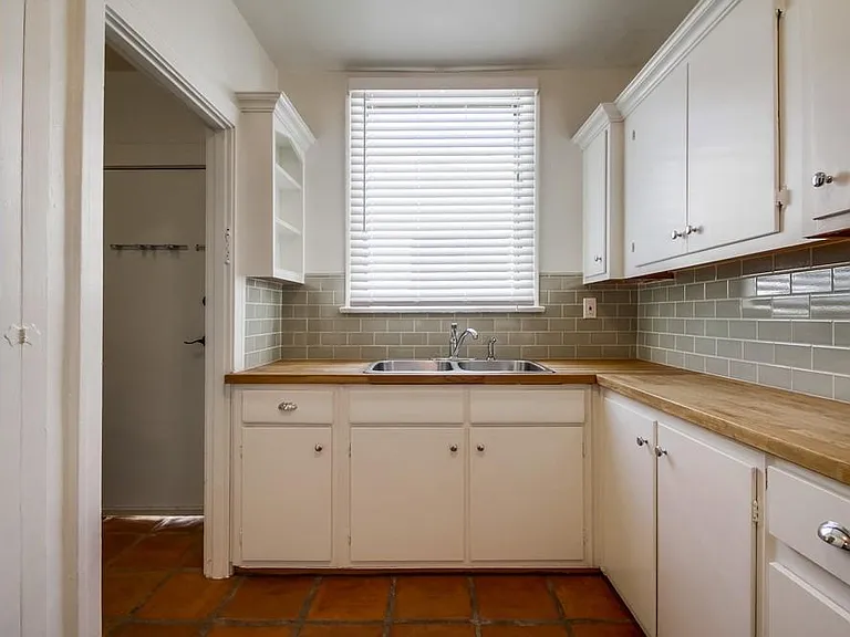 1021 N Havenhurst Dr — Photo 8