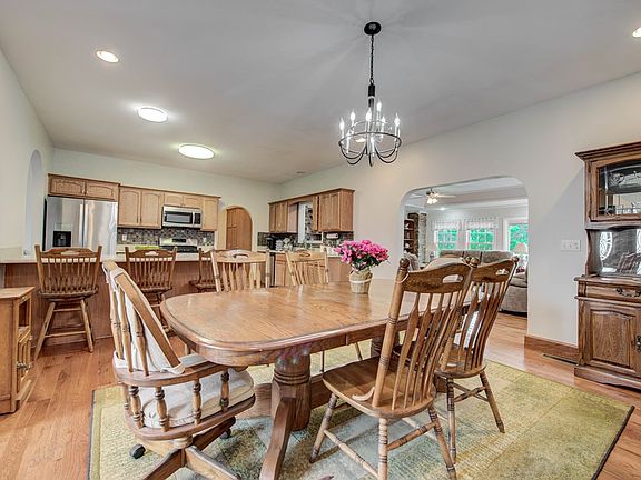 4th image of 2057 Strawberry Dr