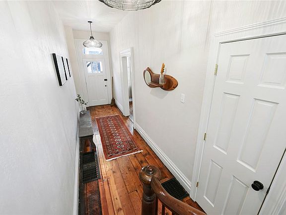 3rd image of 1415 Buena Vista St