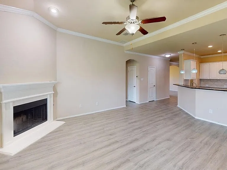 400 Plum Ct — Photo 11