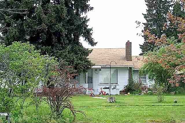 front view/extra buildable lot