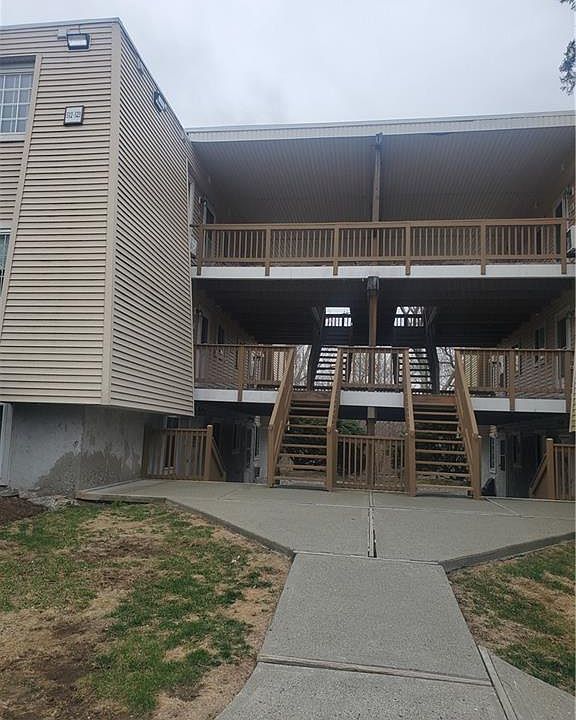 1st image of 513 Fox Run Ln #513