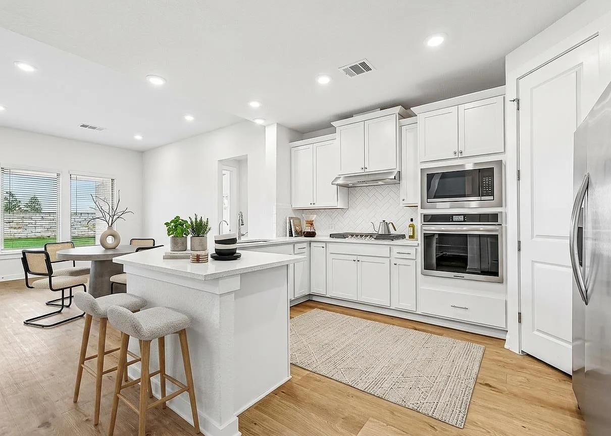 4 bed, 3.5 bath, 2845 sqft, $2,800 — Photo 4