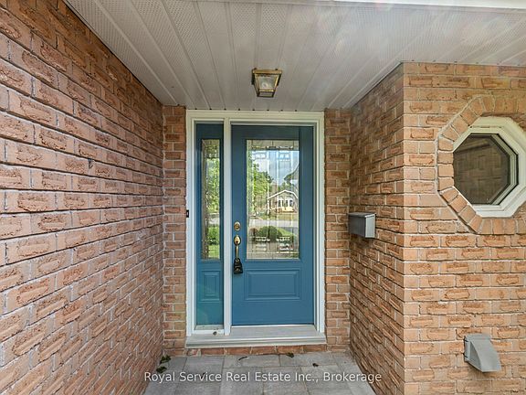 2nd image of 33 Russell Hill Rd