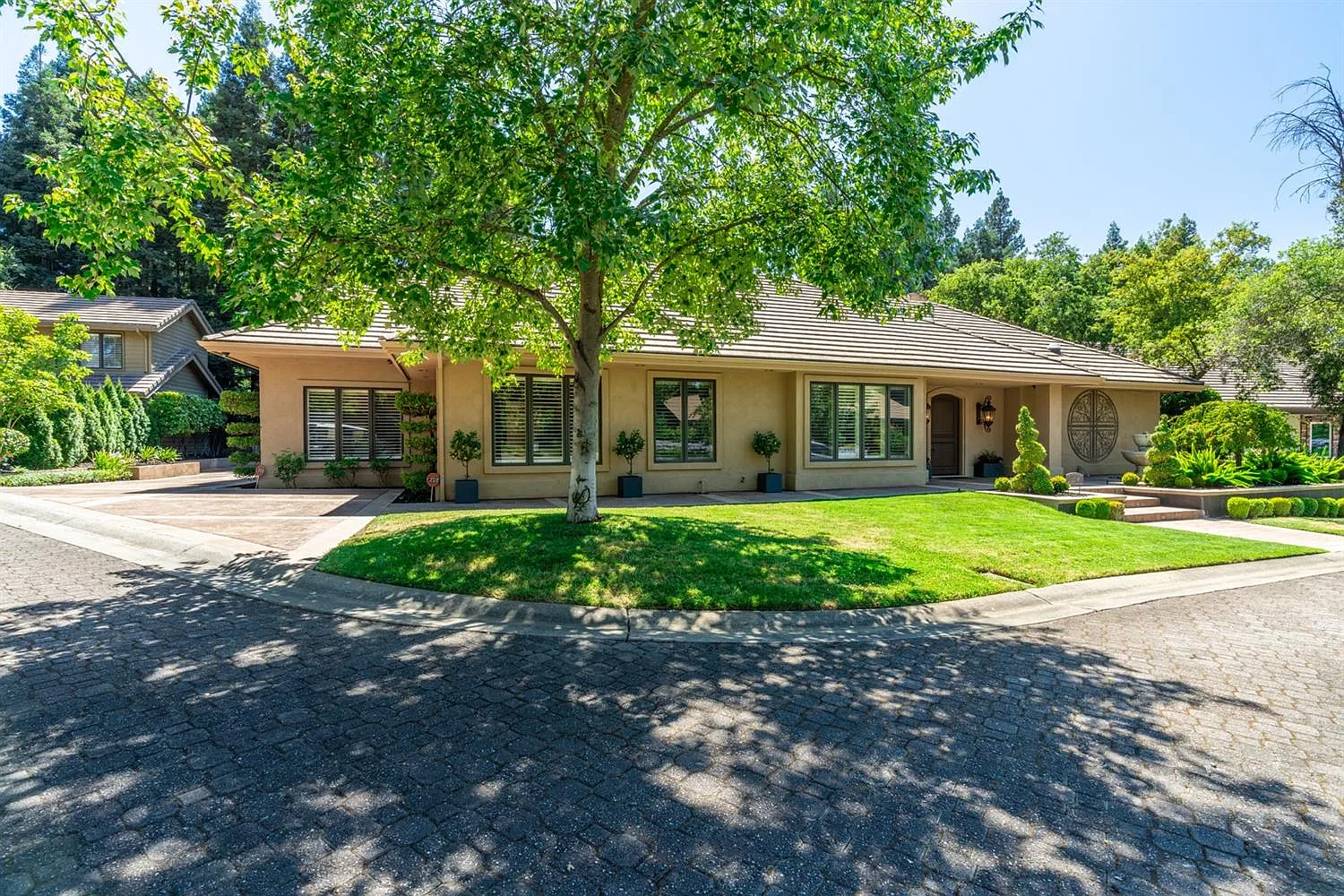 4943 Sudbury Way photo 1