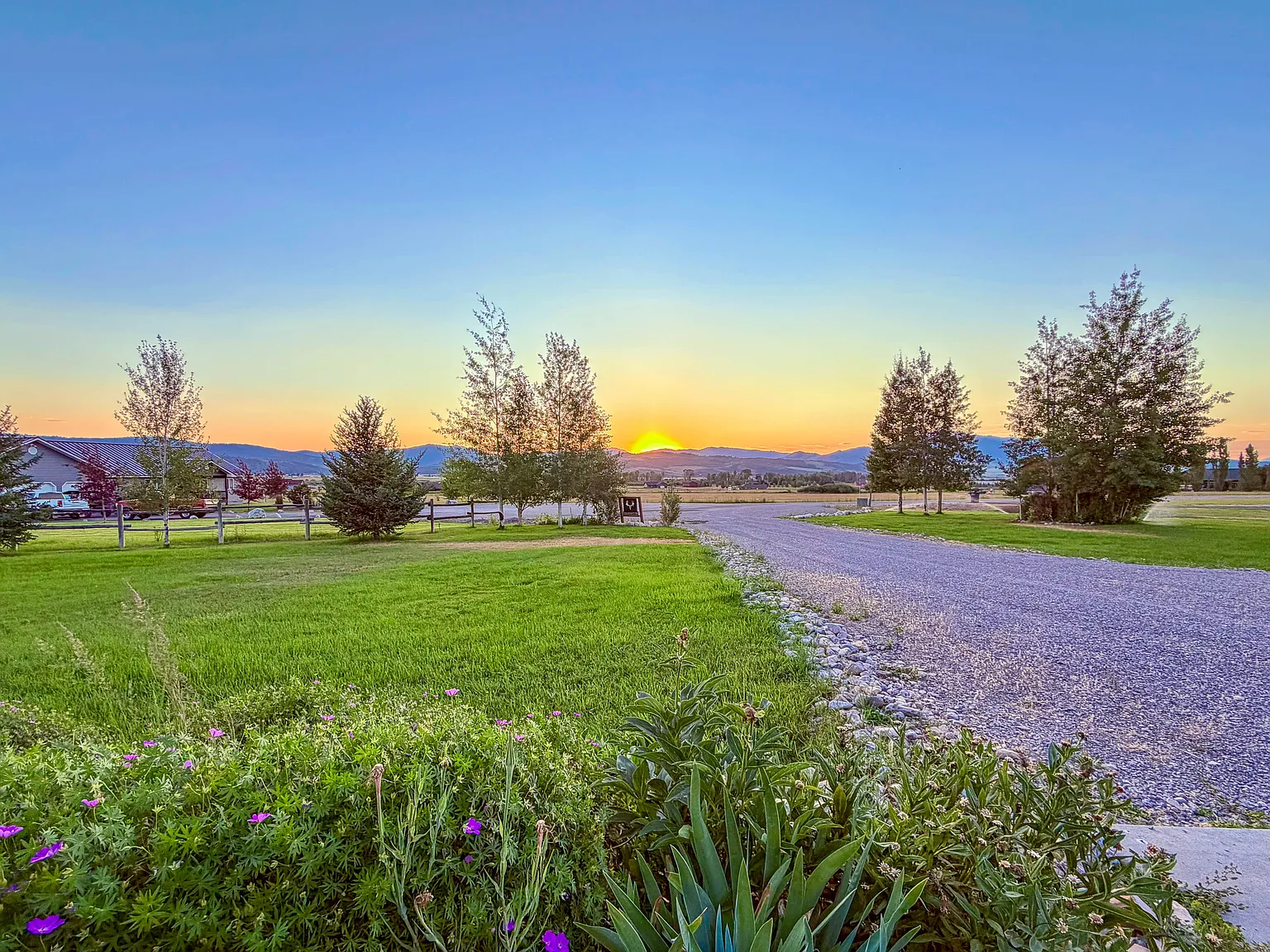 6 bed, 3060 sqft, $4,000 — Photo 3