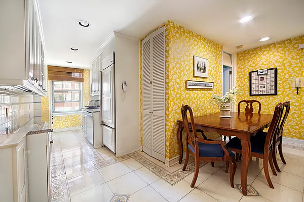 Sold by Triplemint | media 17