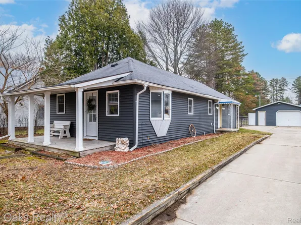 433 Birch Rd, Vassar, MI 48768