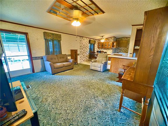 5th image of 1038 Moore Rd