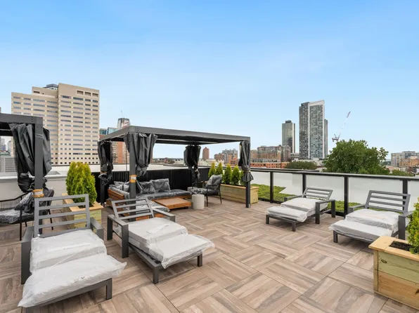 139 Christopher Columbus Drive image 25 of 33