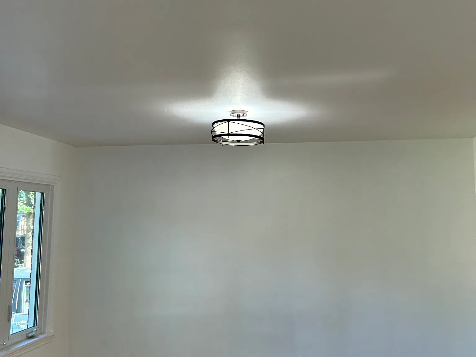 905 Grey Ave — Photo 2