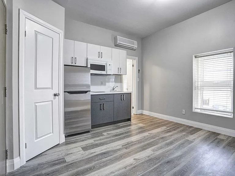 66 King St W #201 — Photo 2