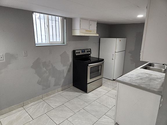 3rd image of 1837 W Mosier Pl #1841B