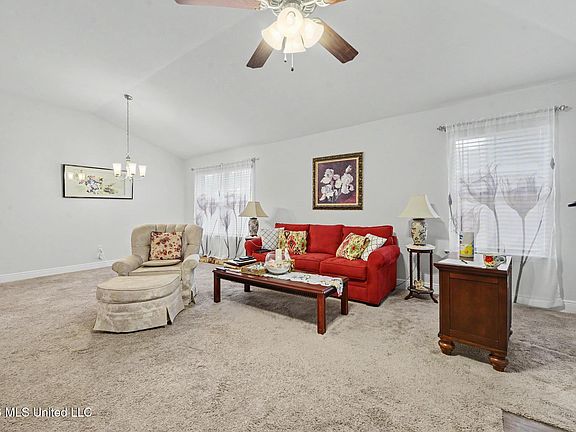 2nd image of 10508 Roundhill Dr