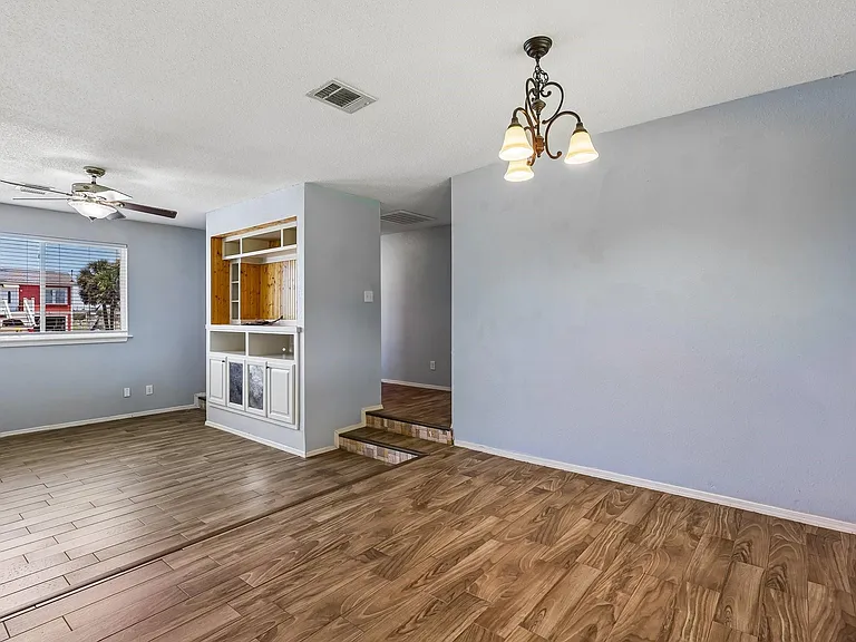 5709 Maco St — Photo 9