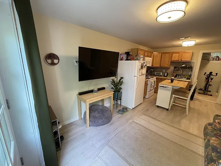 Poplar Ave — Photo 2