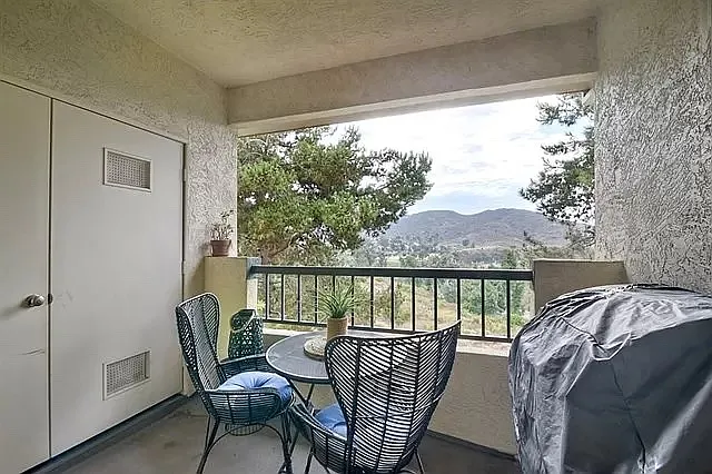 10840 Sabre Hill Dr — Photo 3