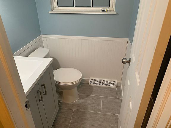 4th image of 565 Venna Pl