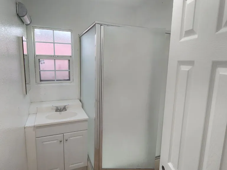 12241 Peach St — Photo 9