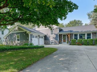 1055 Cardinal Ct, Batavia, IL 60510