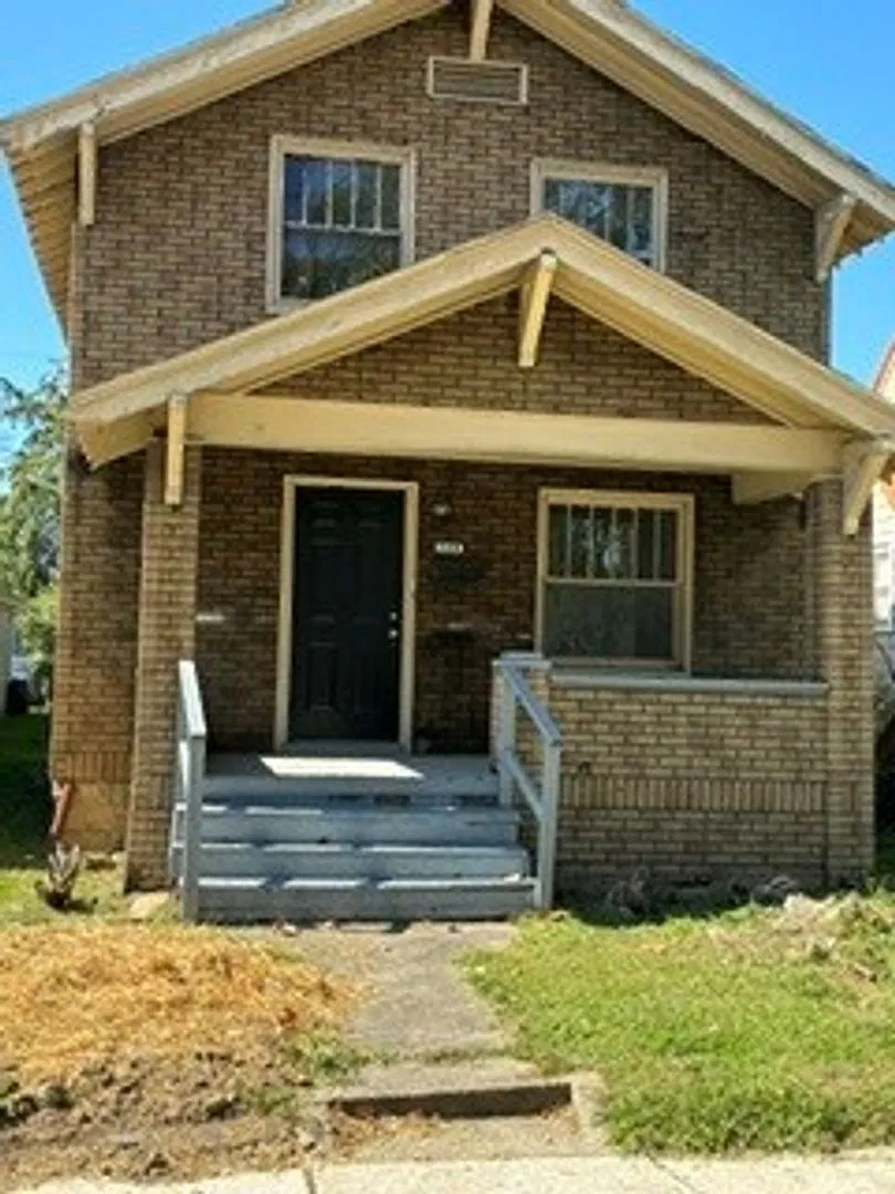 Nice 3-bedroom 2 story Located at 3222 Winter St — Photo 1